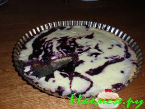 Открытый пирог с черникой и творогом