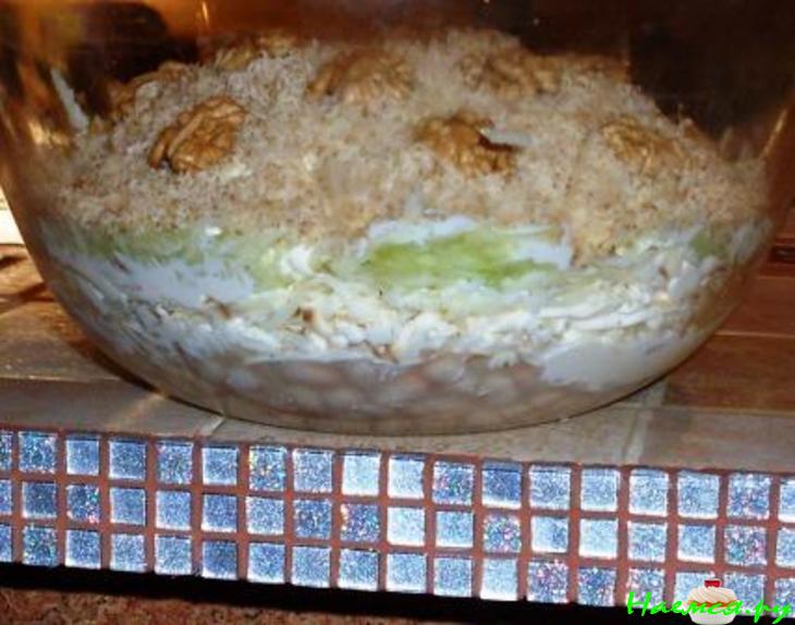 Сытный салат с фасолью