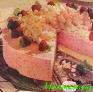 Торт бисквитный ягодный