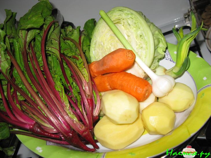 "Молодой" борщ с свекольной ботвой