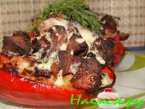 Перец, фаршированный индейкой и кабачками