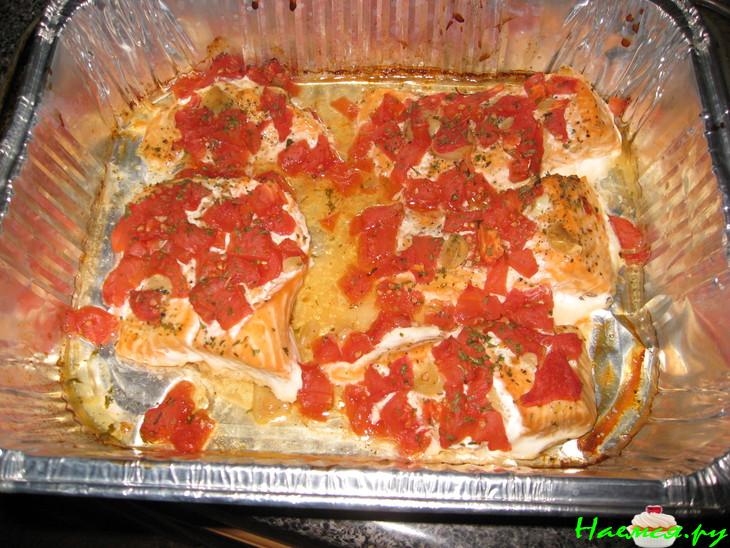 Филе лосося запеченное с гарниром Филе лосося запеченное с гарниром