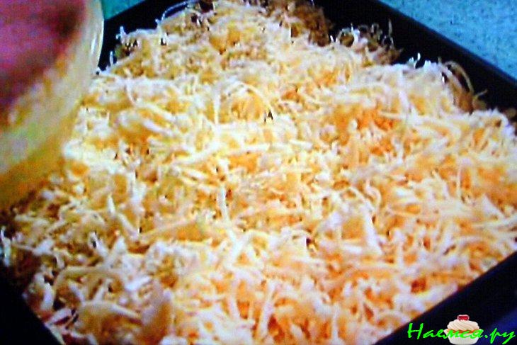 Запеканка мясная с яблоками и сыром