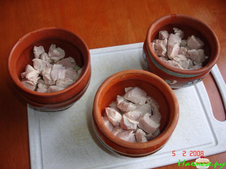 Мясо по-купечески в горшочке