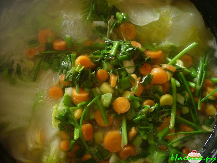 Лимонный суп-пюре с овощами и фисташками