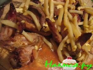 Куриные крылышки в соусе и с картошечкой фри...