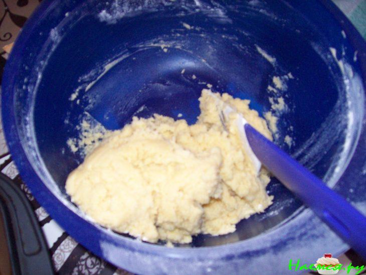 Пирог с ревенем и клубникой