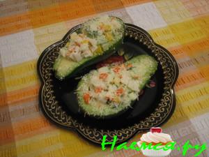 Закусочный салат в авокадо