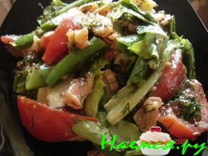 Салат из молодого картофеля и семги с горчичной заправкой