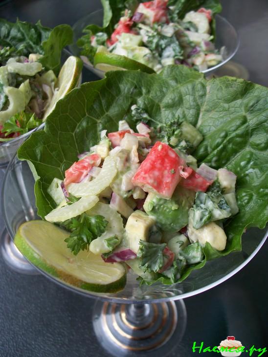 Салат с крабовым мясом в горчично-йогуртовой заправке