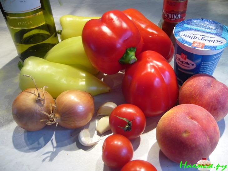 Суп из паприки с персиками