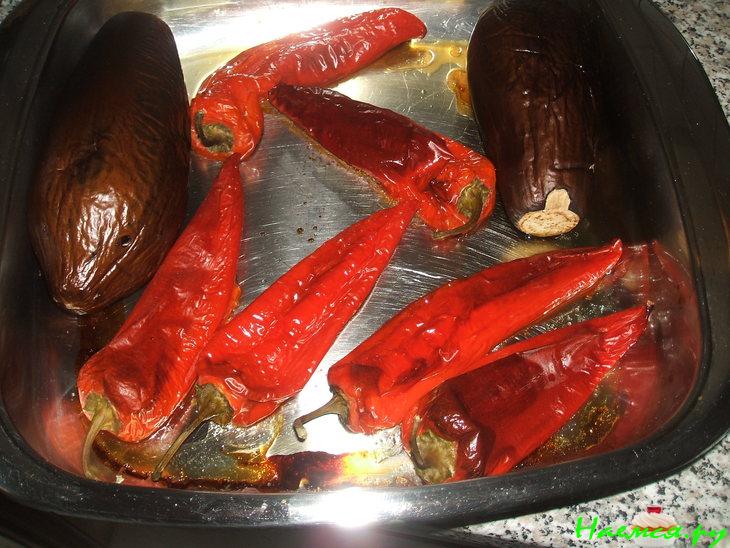 Салат с печённых баклажан и болгарского перца