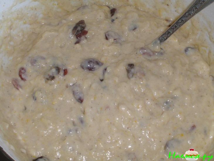 Рождественский хлеб с изюмом и клюквой