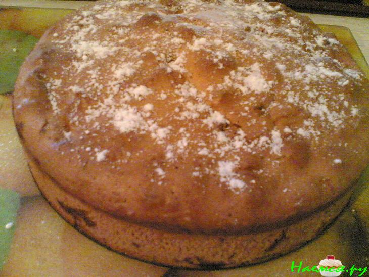 Яблочный пирог с финиками и орехами