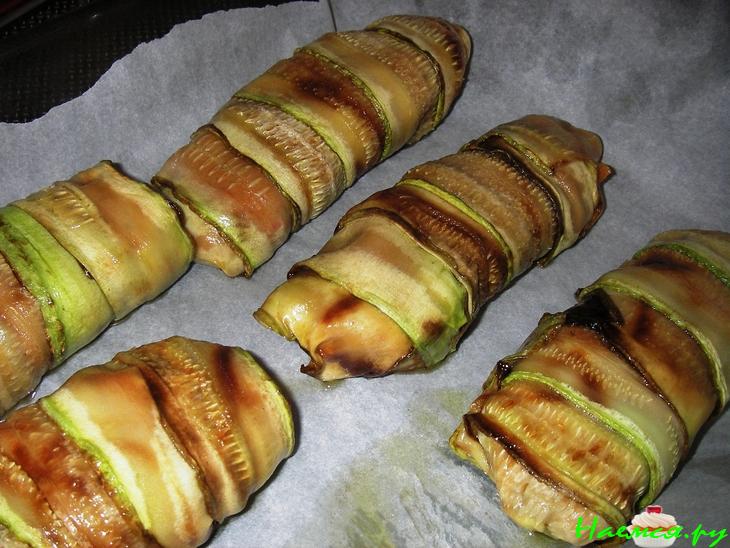 Тилапия запеченная с кабачками и соусом из айвы