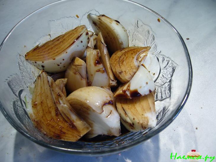 Индюшка в вермуте с карамелизованным луком и картошкой