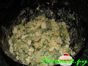 Салат "Зеленый" с яйцом и огурцом