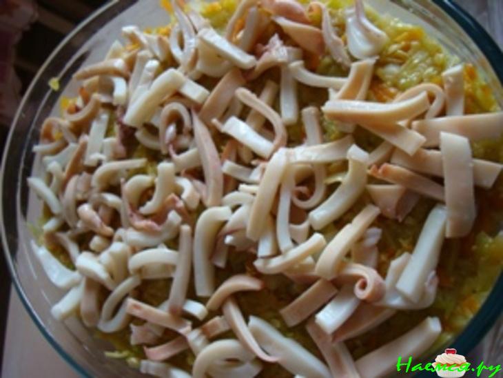 Запеканка с рыбой, кальмарами, овощами и рисом