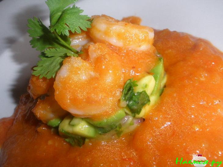 Закуска из креветок с салатом с авокадо