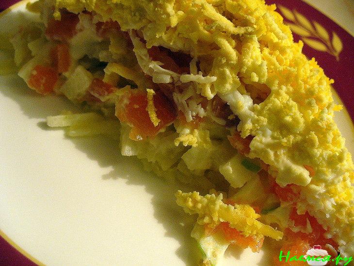 Салат "Одуванчик" с форелью