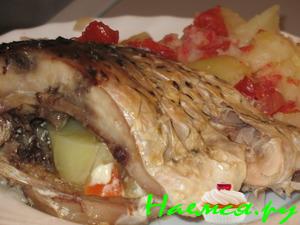 Сазан запеченный с овощами в сметане Сазан запеченный с овощами в сметане