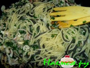 Спагетти с морским коктейлем