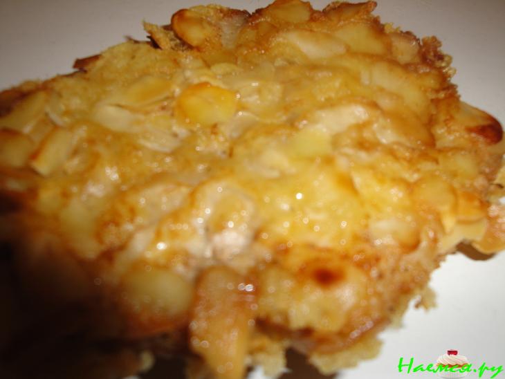 Шницель в миндально-сырной панировке с пряным овощным салатом