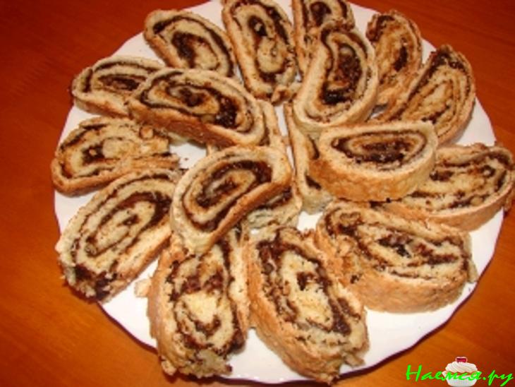 Рулет с сухофруктами и тортик из него