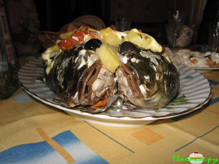 Кефаль запечённая с овощами