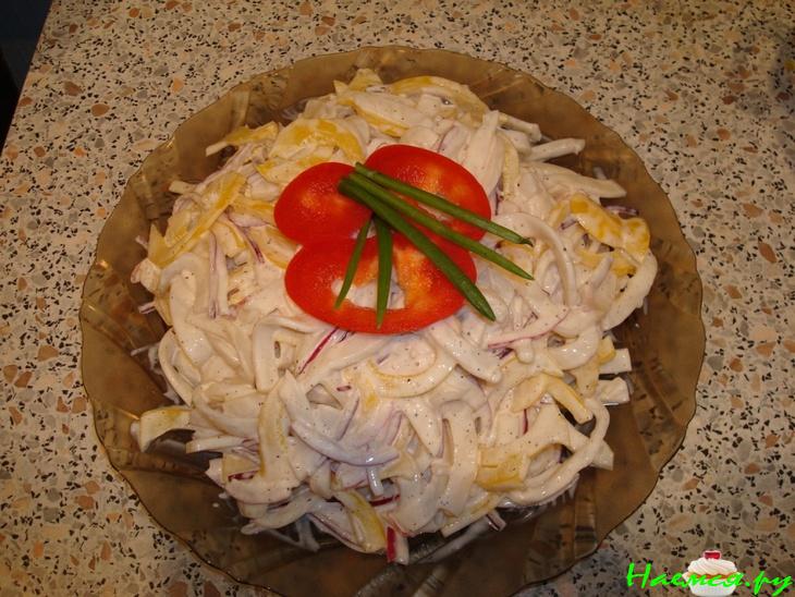 Салат из кальмаров со сладким перцем