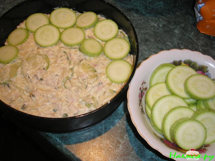 Пирог-запеканка из кабачка-цукини и курицы