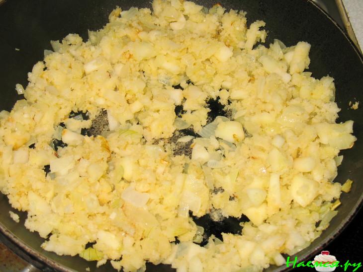 Окорок, фаршированный яблоками, с яблочной горчицей