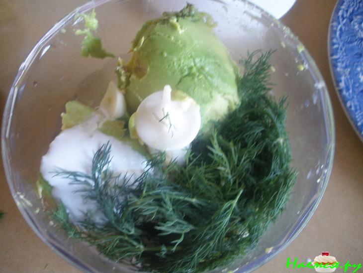 Креветки с авокадной заправкой