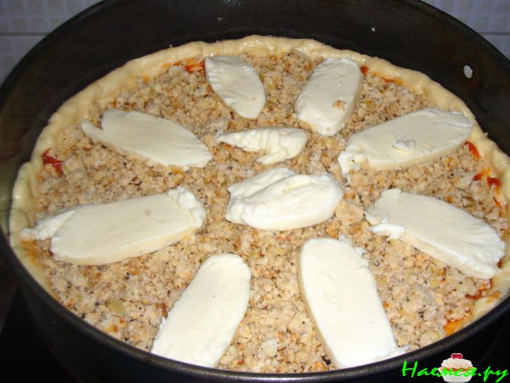 Пирог с курицей и сыром