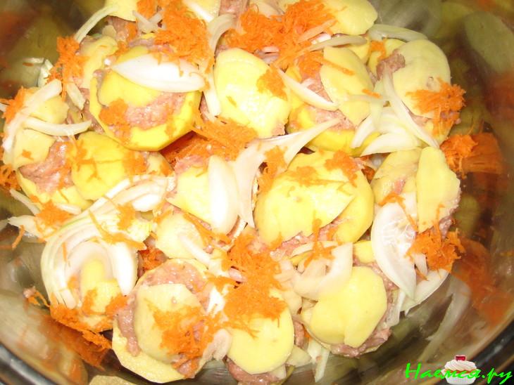 Фаршированные картофельные лодочки, но не в духовке :)