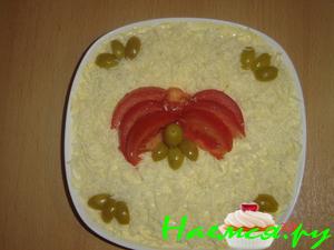 Салат с колбасой и зеленым яблоком