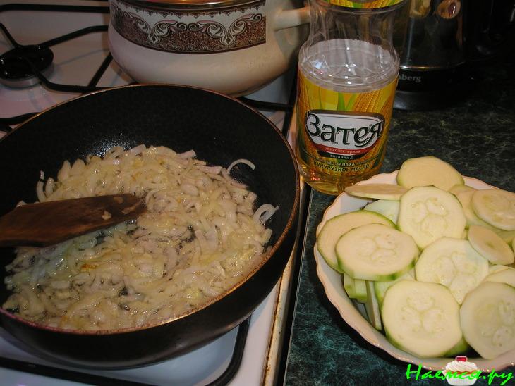 Пирог-запеканка из кабачка-цукини и курицы