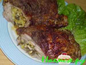 Свиная грудинка, начинённая пореем и сыром