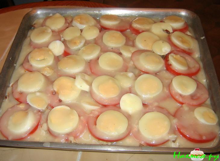 Рыбная запеканка с рисом и помидором