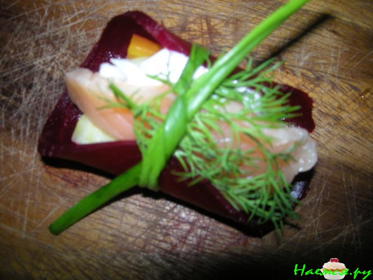 Релетики свекольные со слабосоленой семгой