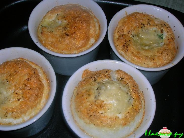 Запеченные яйца с беконом-карри