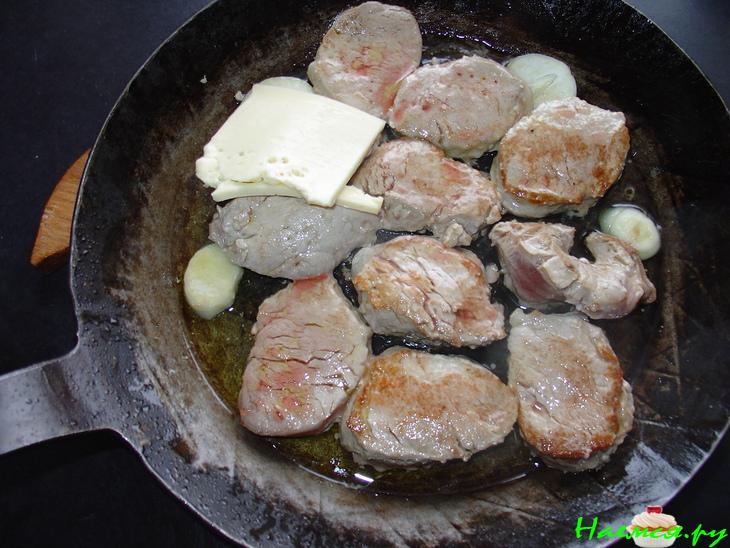 Хрюшины "медальоны" на стручковом горохе