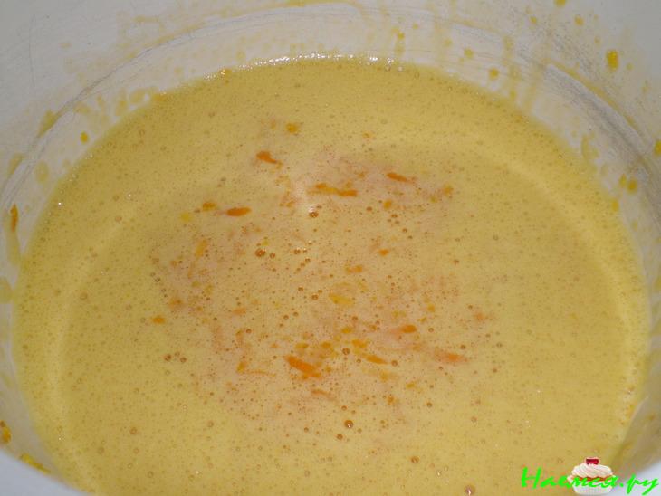 Бисквитный пирог с миндальными хлопьями