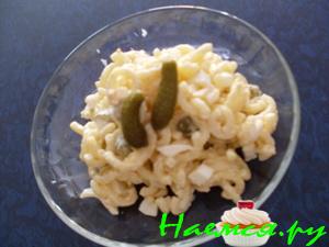 Салат из макарон с яйцами и корнишонами Салат из макарон с яйцами и корнишонами