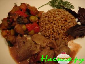 Куриная печень со сливами и медом