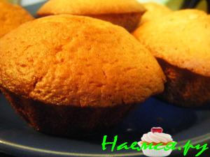 Быстрые маффины со сгущёнкой и бананом Быстрые маффины со сгущёнкой и бананом