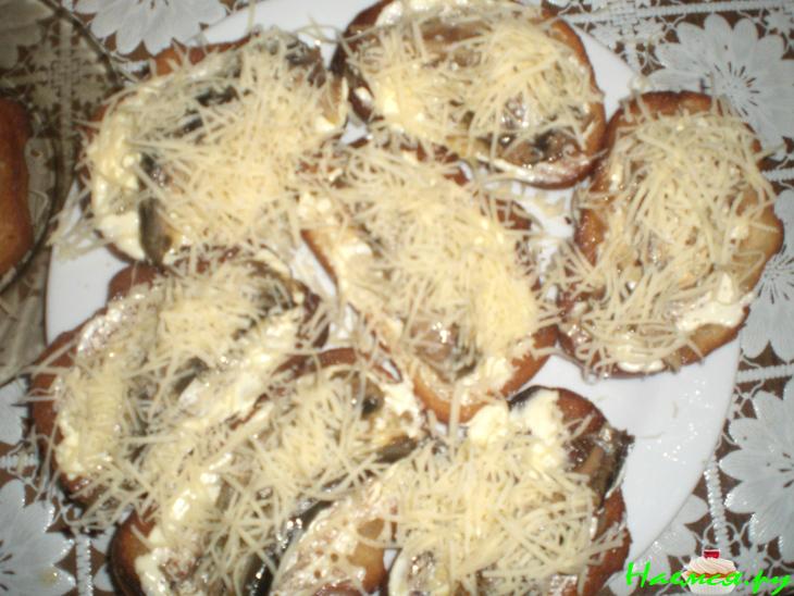 Бутерброды со шпротами и сыром