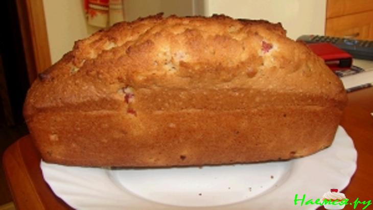 Кекс с ревенем и грецкими орешками