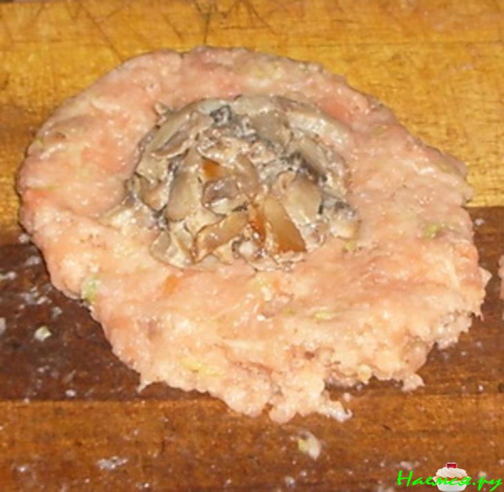 Рыбно-кабачковые зразы с грибами Рыбно-кабачковые зразы с грибами