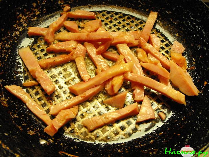 Сырная запеканка с помидорами и ветчиной Сырная запеканка с помидорами и ветчиной